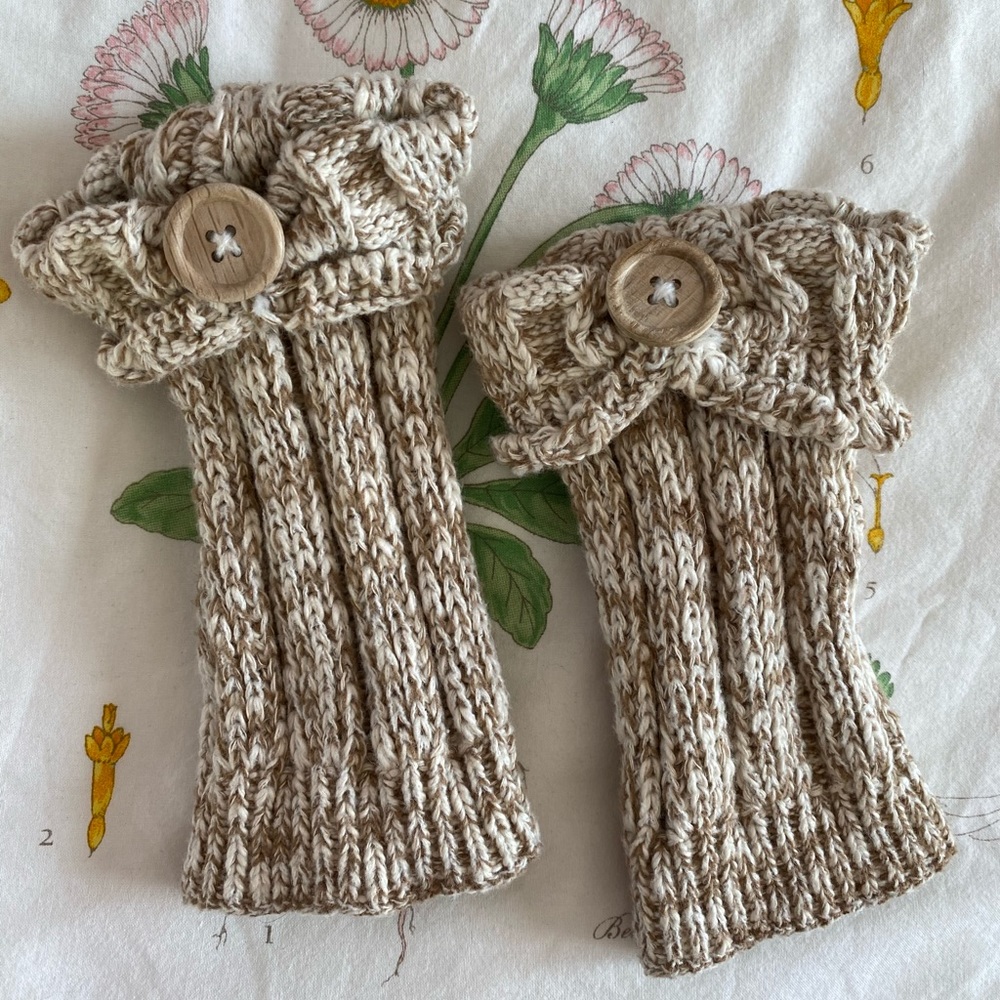 button detail boot toppers